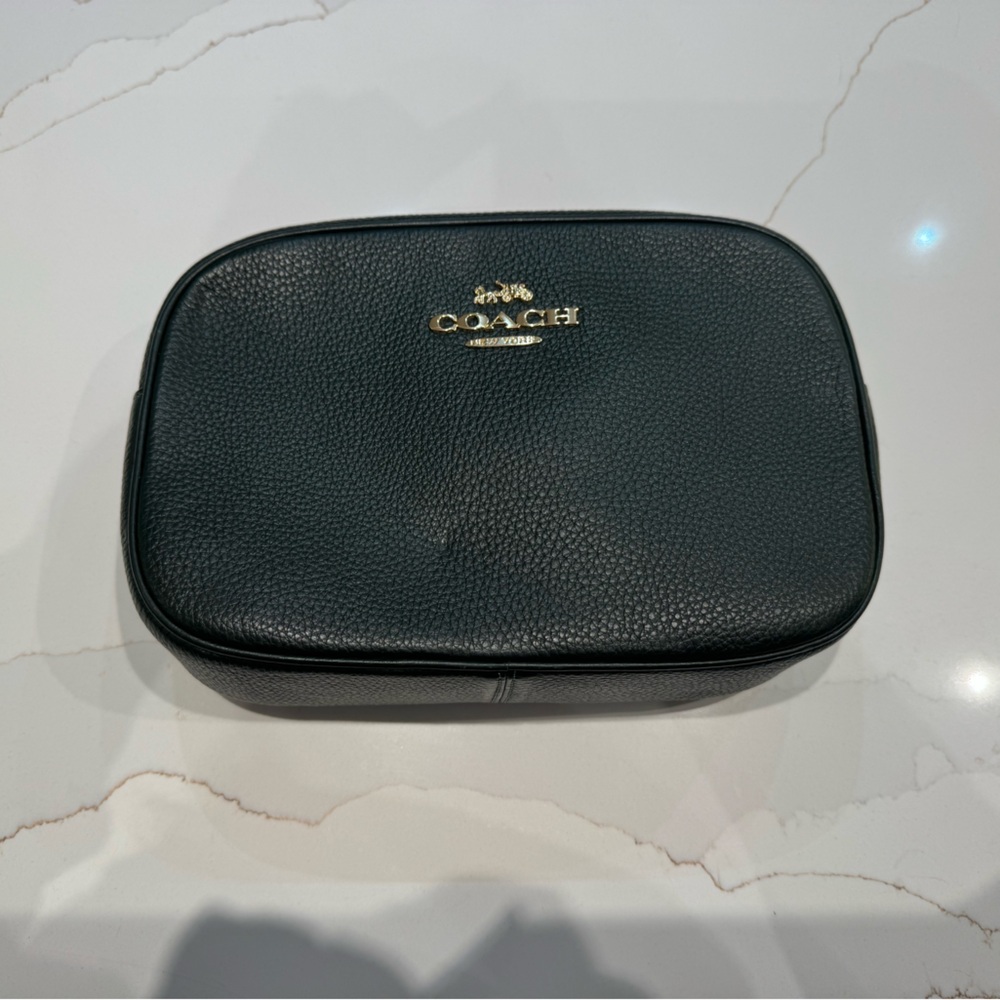 Coach green Leather purse with Gold Logo